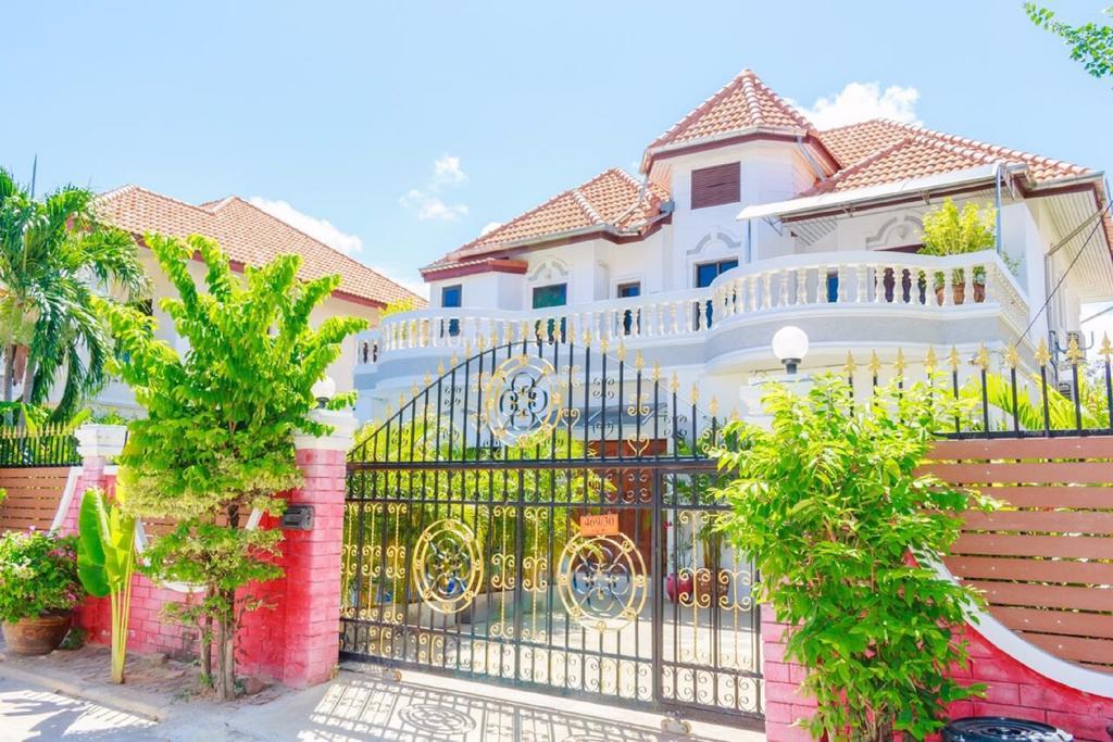 Ratana Villa - Pattaya Holiday House Walking Street 7 Bedrooms ภายนอก รูปภาพ